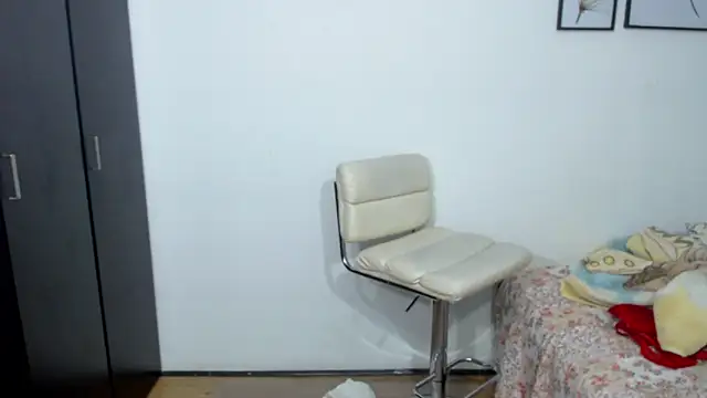 Snapshot of viki_mom chatting on December 11, 4:28 am viki mom online show from December 11, 4:28 am