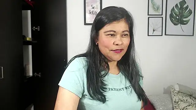 Snapshot of viki_mom chatting on December 29, 3:22 am viki mom online show from December 29, 3:22 am