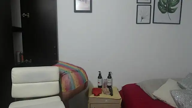 Snapshot of viki_mom chatting on January 6, 3:20 am viki mom online show from January 6, 3:20 am