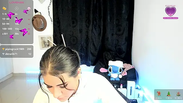 Snapshot of natasha777_v chatting on December 12, 1:53 am natasha777 v online show from December 12, 1:53 am