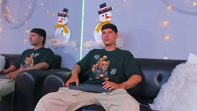 Snapshot of Damian23__ chatting on December 29, 2:49 am Damian23 online show from December 29, 2:49 am