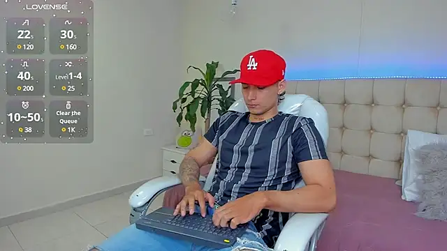 Snapshot of Damian23__ chatting on January 27, 12:48 pm Damian23 online show from January 27, 12:48 pm