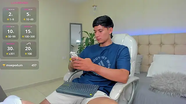 Snapshot of Damian23__ chatting on February 19, 4:00 pm Damian23 online show from February 19, 4:00 pm