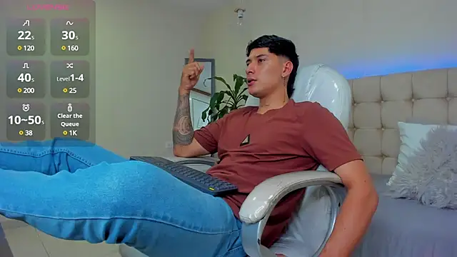 Snapshot of Damian23__ chatting on February 25, 5:47 pm Damian23 online show from February 25, 5:47 pm