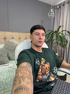 Snapshot of Damian23__ chatting on September 10, 12:27 pm Damian23 online show from September 10, 12:27 pm