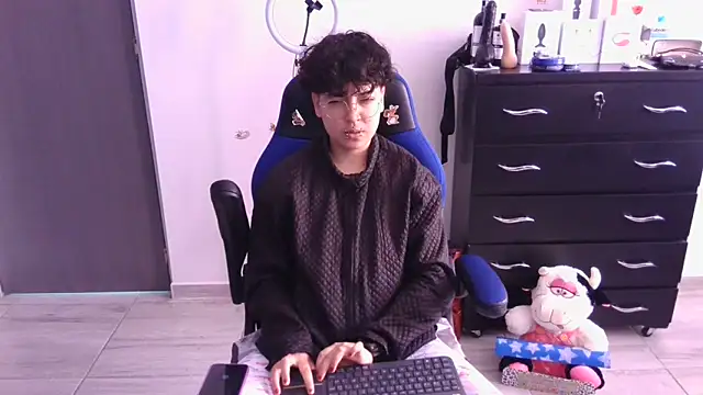 thomascooper7 online show from March 19, 1:51 pm