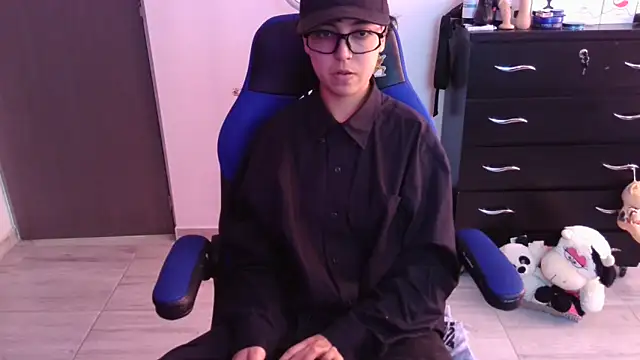 thomascooper7 online show from November 29, 6:33 pm