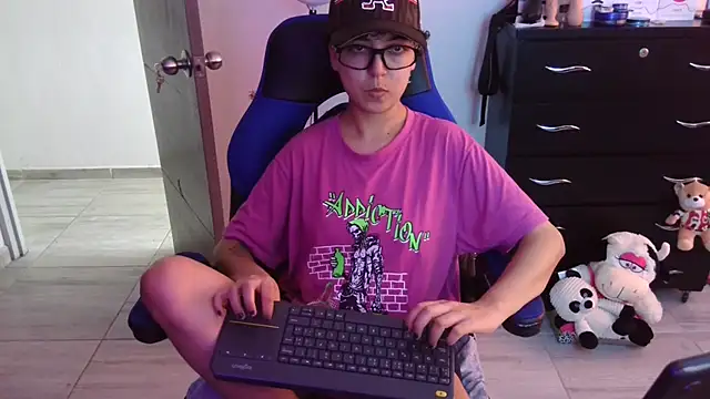 thomascooper7 online show from December 15, 6:23 pm