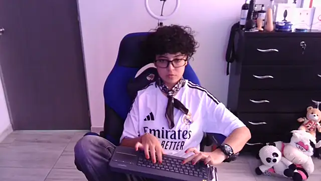 thomascooper7 online show from February 17, 6:47 pm