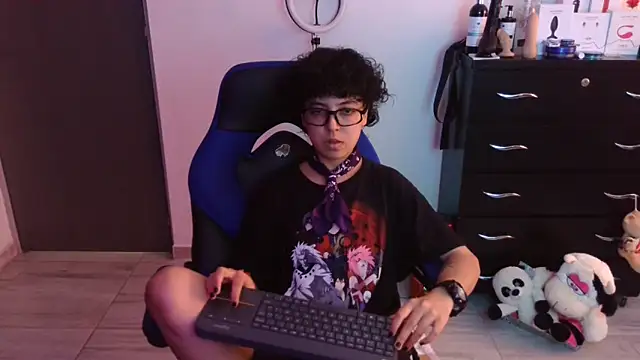 thomascooper7 online show from February 24, 7:45 pm