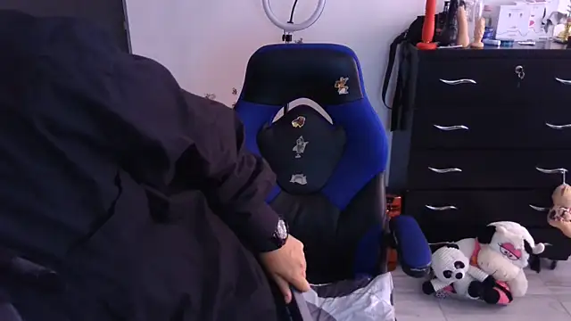 thomascooper7 online show from March 18, 7:28 pm