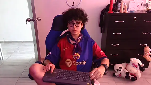 thomascooper7 online show from March 22, 6:55 pm