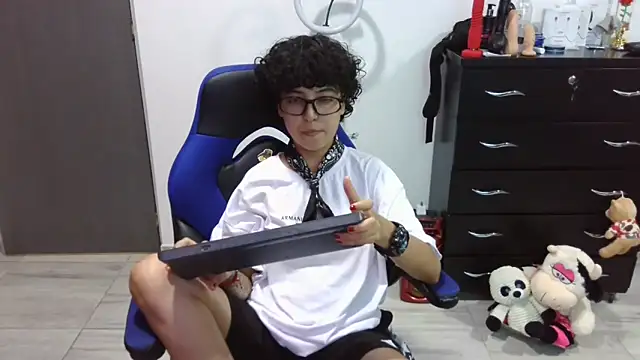 thomascooper7 online show from March 28, 7:35 pm