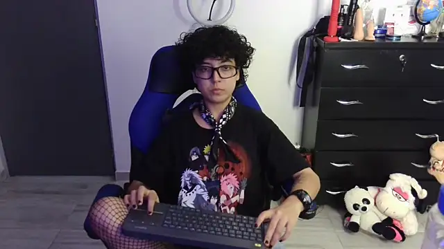 thomascooper7 online show from April 10, 6:45 pm