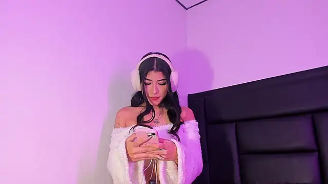 Snapshot of GiselleBlare chatting on January 11, 5:41 am GiselleBlare online show from January 11, 5:41 am