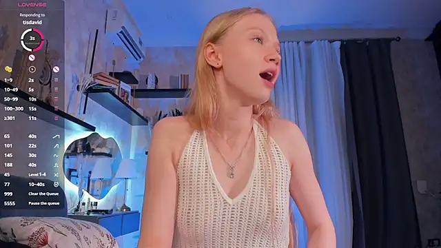 Snapshot of AnitaaClark chatting on October 29, 10:11 pm AnitaaClark online show from October 29, 10:11 pm