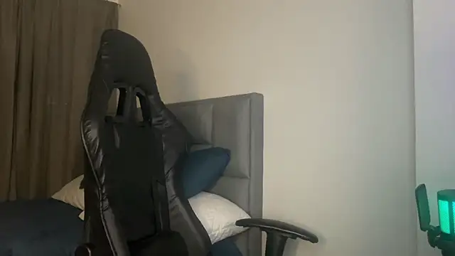 Snapshot of dereckbrownn chatting on January 5, 10:29 pm dereckbrownn online show from January 5, 10:29 pm