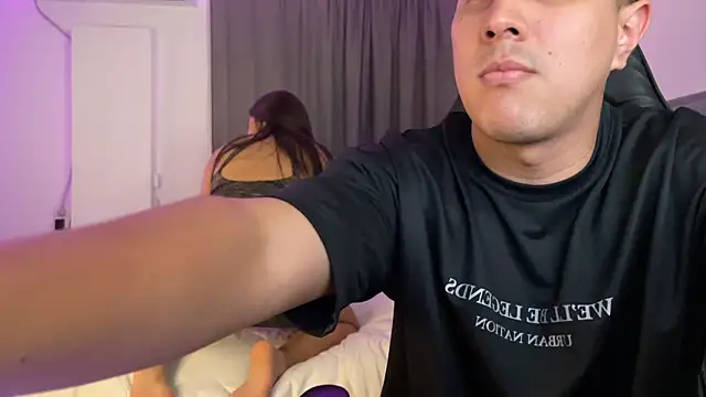 Snapshot of dereckbrownn chatting on February 19, 4:01 am dereckbrownn online show from February 19, 4:01 am