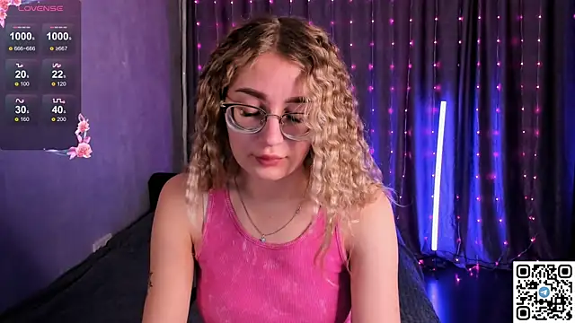 Snapshot of LivyyBossom chatting on February 16, 5:37 pm LivyyBossom online show from February 16, 5:37 pm