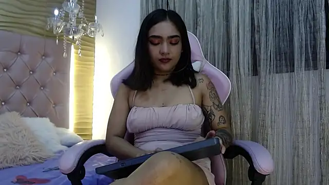 Snapshot of HelenaSwani chatting on February 19, 12:33 pm HelenaSwani online show from February 19, 12:33 pm
