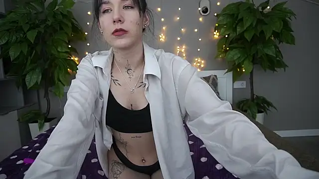 Snapshot of NikkiGoldSide chatting on February 1, 4:22 pm NikkiGoldSide online show from February 1, 4:22 pm