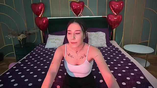 Snapshot of NikkiGoldSide chatting on February 12, 2:32 pm NikkiGoldSide online show from February 12, 2:32 pm