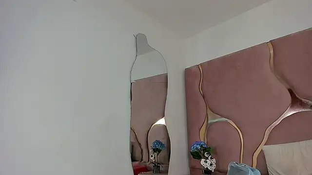 Snapshot of Sofia-candyht chatting on February 22, 9:13 pm Sofia-candyht online show from February 22, 9:13 pm