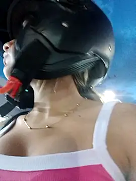 Snapshot of GIRL_DONCELLA chatting on December 1, 10:53 pm GIRL DONCELLA online show from December 1, 10:53 pm