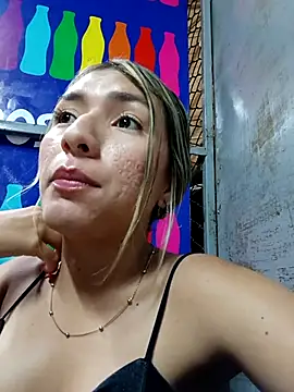 Snapshot of GIRL_DONCELLA chatting on December 7, 2:31 am GIRL DONCELLA online show from December 7, 2:31 am