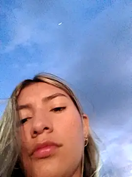 Snapshot of GIRL_DONCELLA chatting on December 8, 10:57 pm GIRL DONCELLA online show from December 8, 10:57 pm