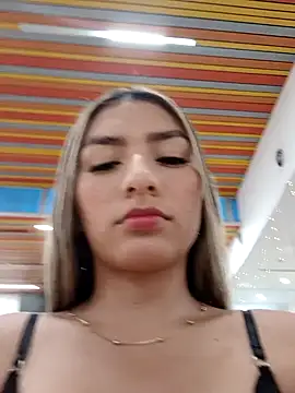 Snapshot of GIRL_DONCELLA chatting on December 17, 10:32 pm GIRL DONCELLA online show from December 17, 10:32 pm