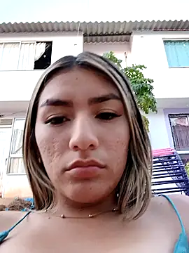 Snapshot of GIRL_DONCELLA chatting on December 18, 10:35 pm GIRL DONCELLA online show from December 18, 10:35 pm