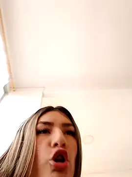 Snapshot of GIRL_DONCELLA chatting on March 22, 10:04 pm GIRL DONCELLA online show from March 22, 10:04 pm