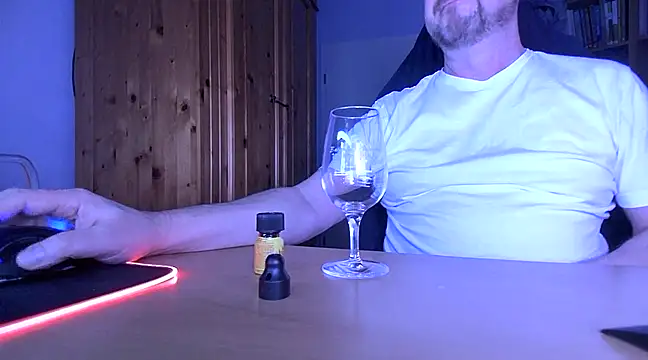 Snapshot of Tom_PP_cgn chatting on February 16, 4:31 am Tom PP cgn online show from February 16, 4:31 am