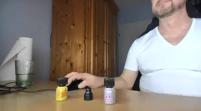 Snapshot of Tom_PP_cgn chatting on March 5, 12:27 am Tom PP cgn online show from March 5, 12:27 am