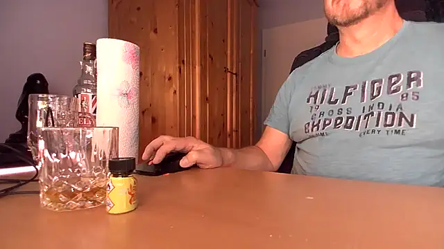 Snapshot of Tom_PP_cgn chatting on September 15, 11:27 pm Tom PP cgn online show from September 15, 11:27 pm