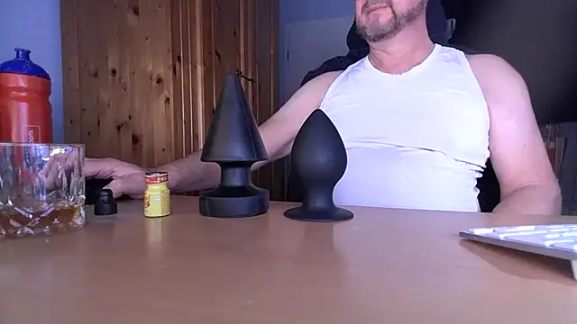 Snapshot of Tom_PP_cgn chatting on October 20, 5:57 pm Tom PP cgn online show from October 20, 5:57 pm