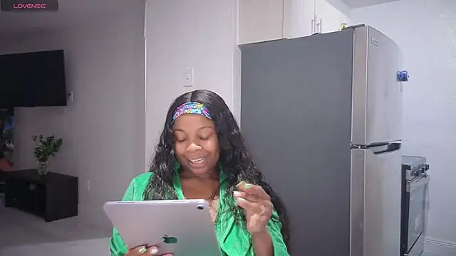 Snapshot of miamiworld chatting on April 21, 2:51 am miamiworld online show from April 21, 2:51 am