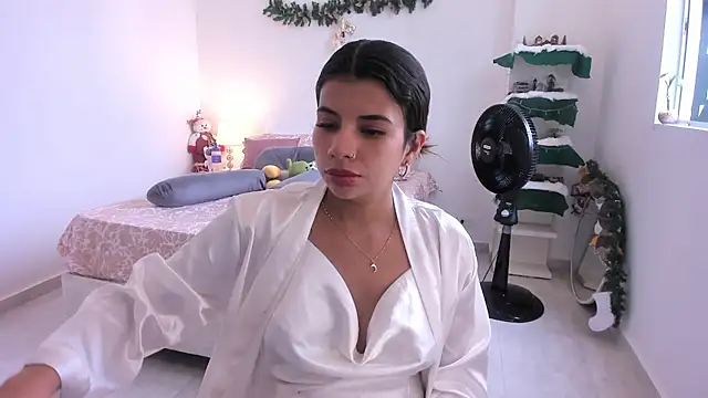 Snapshot of adop_me__ chatting on December 8, 12:19 pm adop me   online show from December 8, 12:19 pm