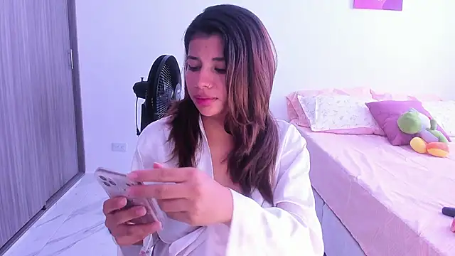 Snapshot of adop_me__ chatting on December 28, 7:11 pm adop me   online show from December 28, 7:11 pm