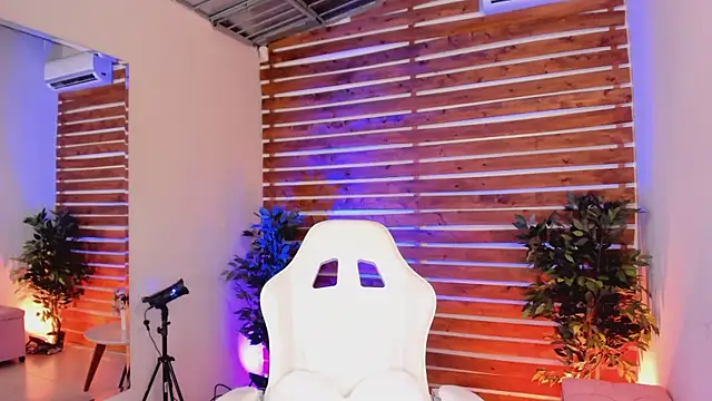 Sapphire Venuss online show from March 8, 2:04 am