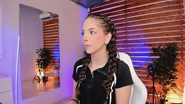 Sapphire Venuss online show from April 18, 12:47 am