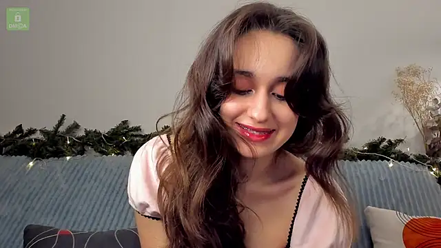 Snapshot of erika_hoiree chatting on December 21, 10:19 pm erika hoiree online show from December 21, 10:19 pm