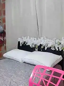 anngela01 online show from December 3, 10:51 pm