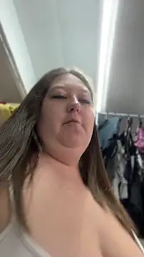 Snapshot of Chloee_ep chatting on April 22, 1:01 pm Chloee ep online show from April 22, 1:01 pm