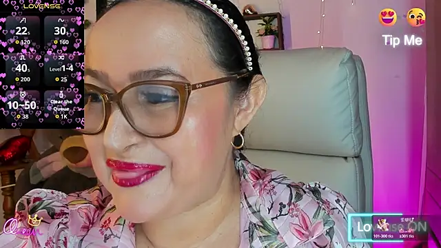 Snapshot of Gia_Nahomi chatting on May 7, 11:21 pm Gia Nahomi online show from May 7, 11:21 pm