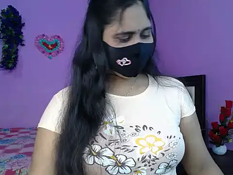 Hot Maleka online show from April 6, 4:30 pm