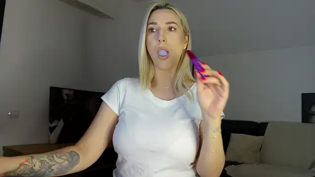 KhloeK online show from March 22, 6:58 pm