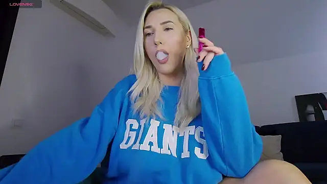 KhloeK online show from November 6, 10:16 am