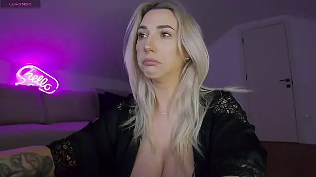 KhloeK online show from April 6, 9:21 am